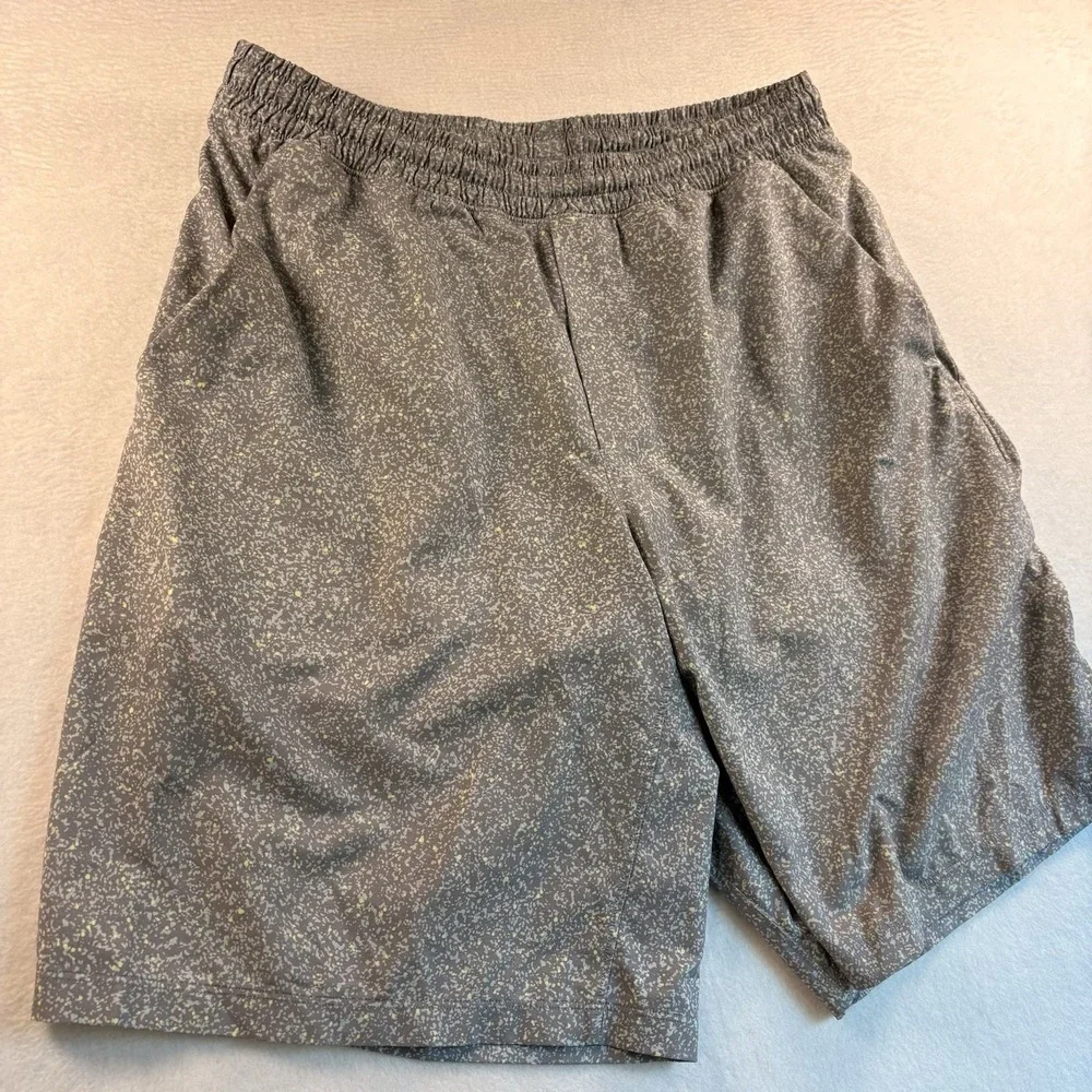 Lululemon Shorts Mens L Jitter Dot Gray Pace Breaker Lined Stretch Zip Pocket